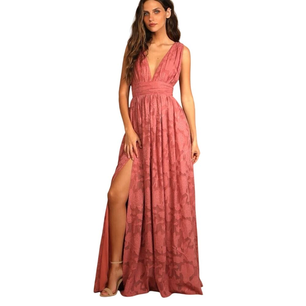 Lulus Maxi Dress
Sweet Sophistication
Vintage Rose Burnout Floral
Size med